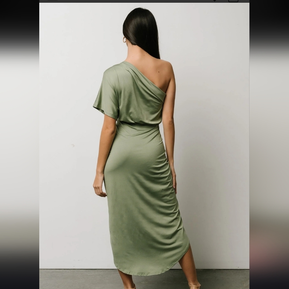 Elegant One-Shoulder Green Dress - Picture 2 of 16